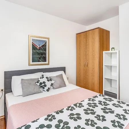 Rising Sun Apartmán Vir