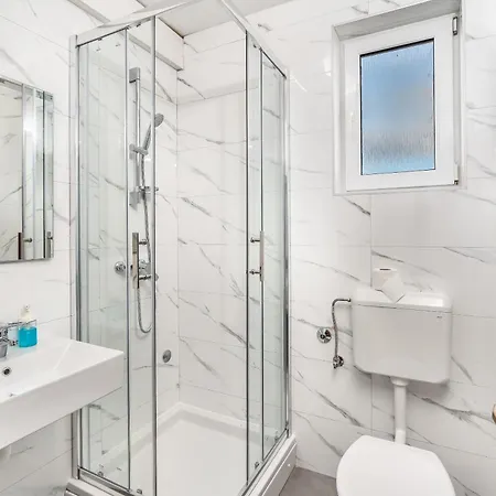 Rising Sun Apartmán Vir